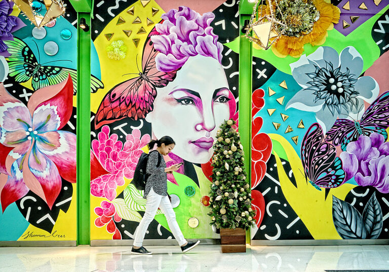 Bandu Gunaratne - Mural and lady